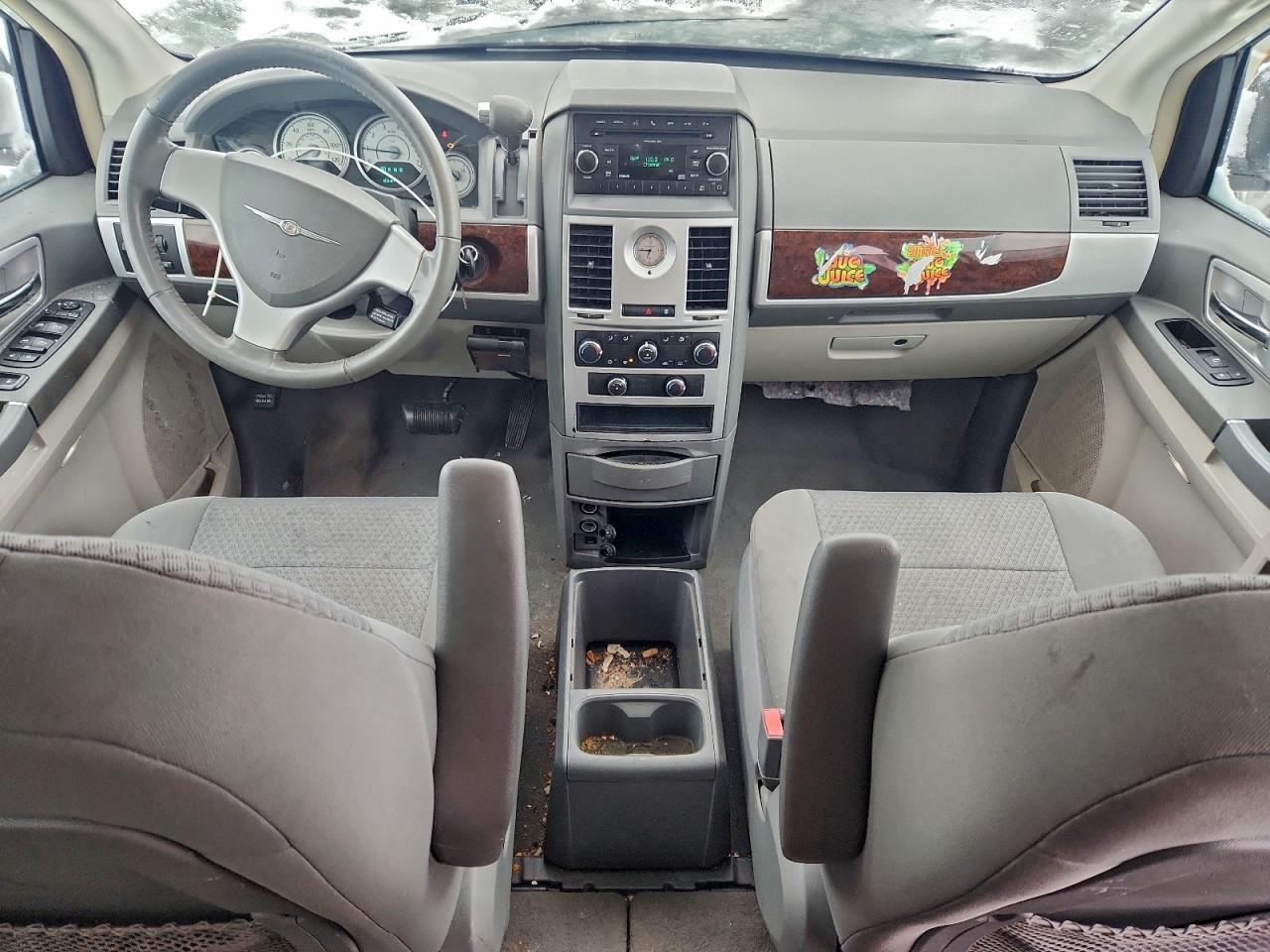 2010 CHRYSLER TOWN & COUNTRY TOURING photo 15