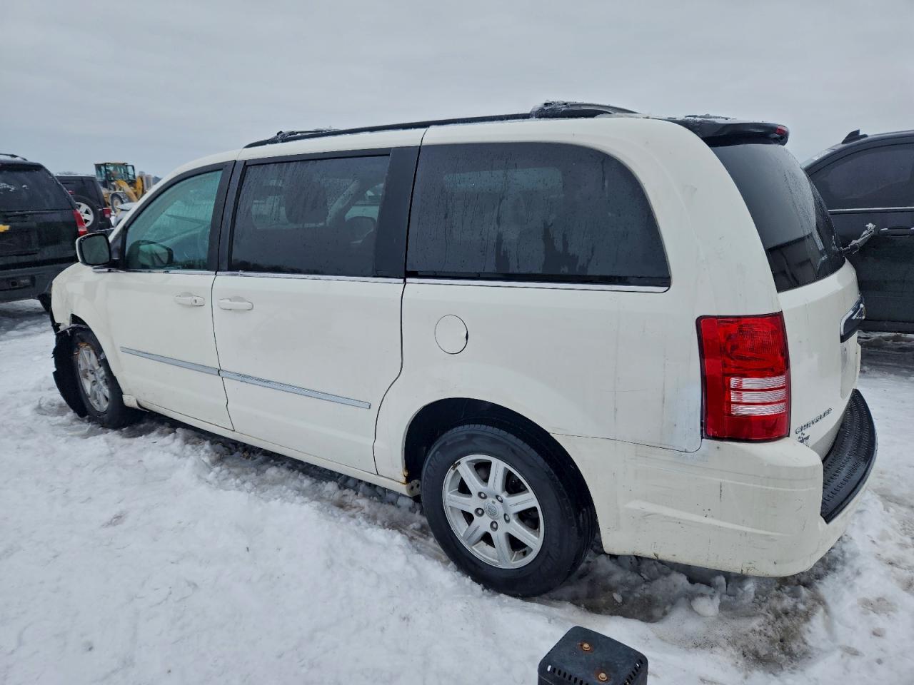 2010 CHRYSLER TOWN & COUNTRY TOURING photo 3