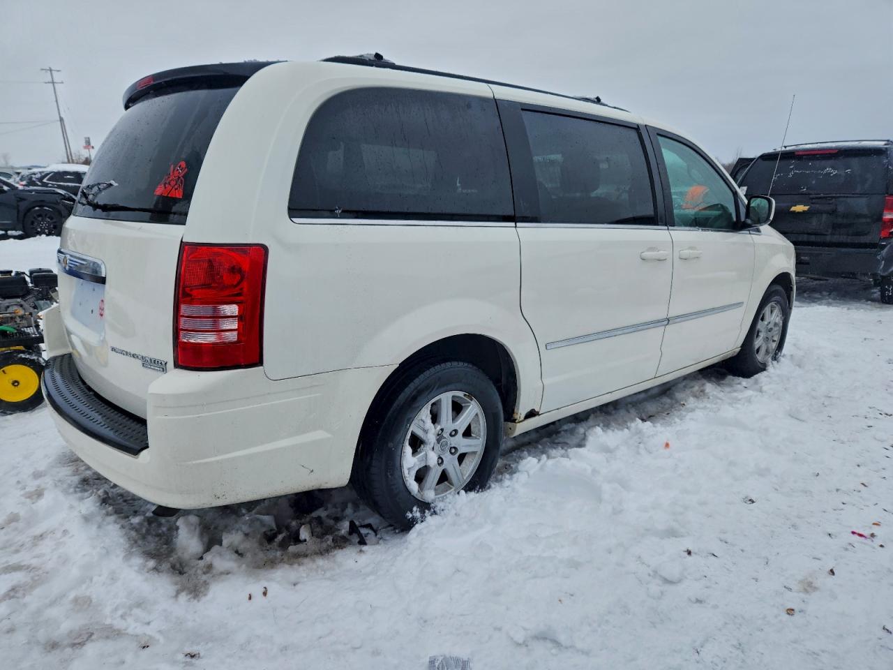 2010 CHRYSLER TOWN & COUNTRY TOURING photo 5