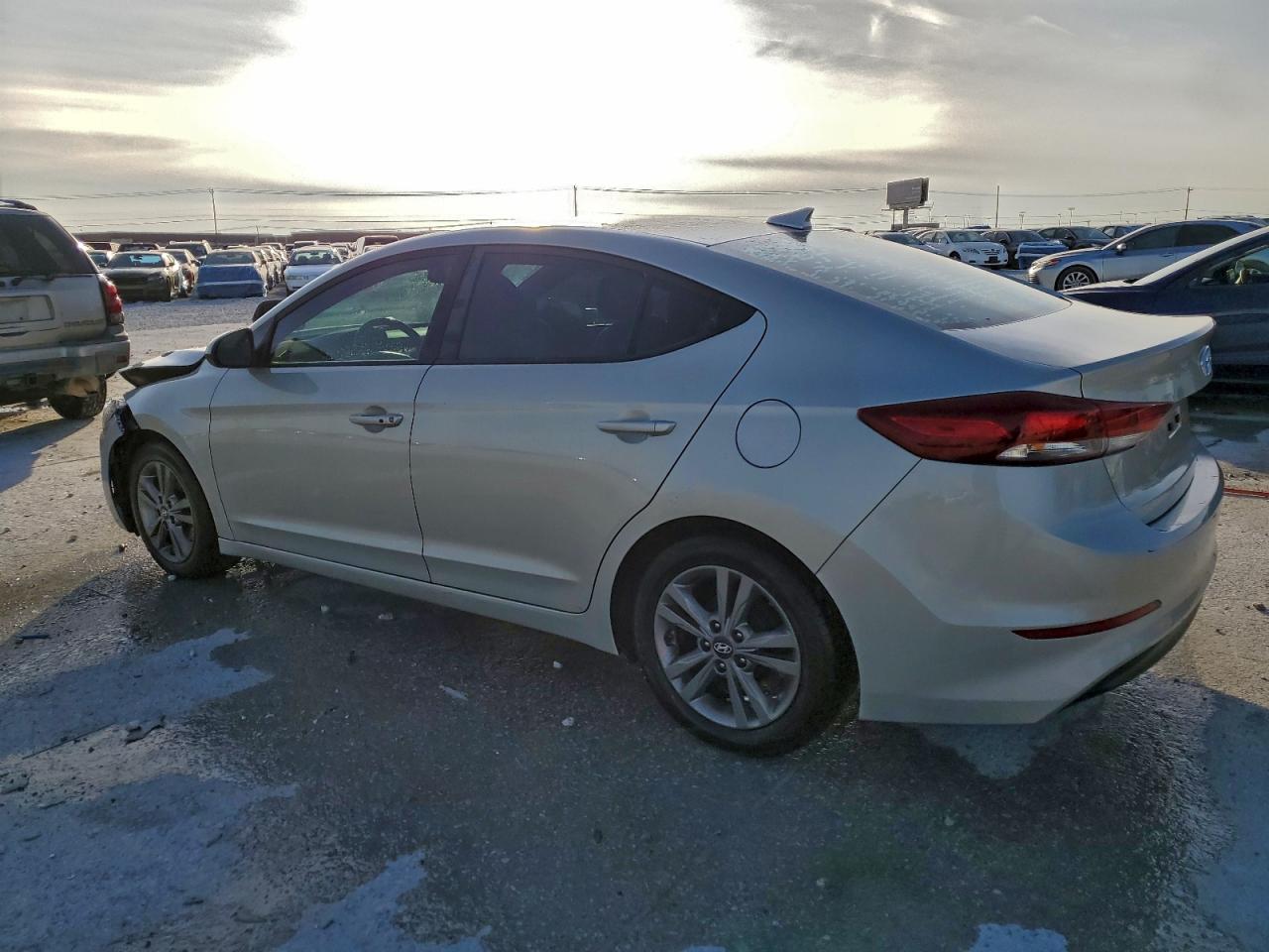2017 HYUNDAI ELANTRA SE photo 2