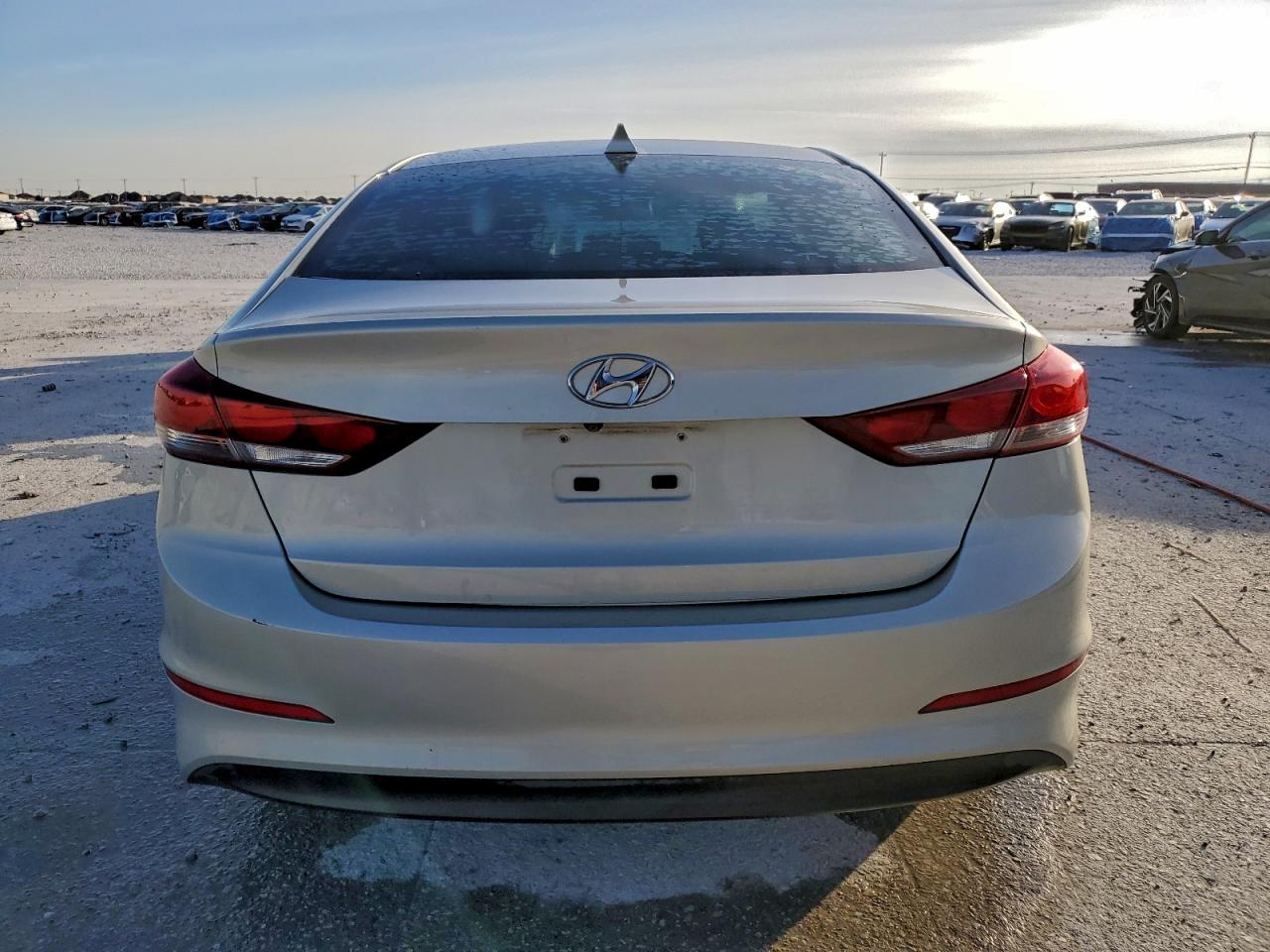 2017 HYUNDAI ELANTRA SE photo 6