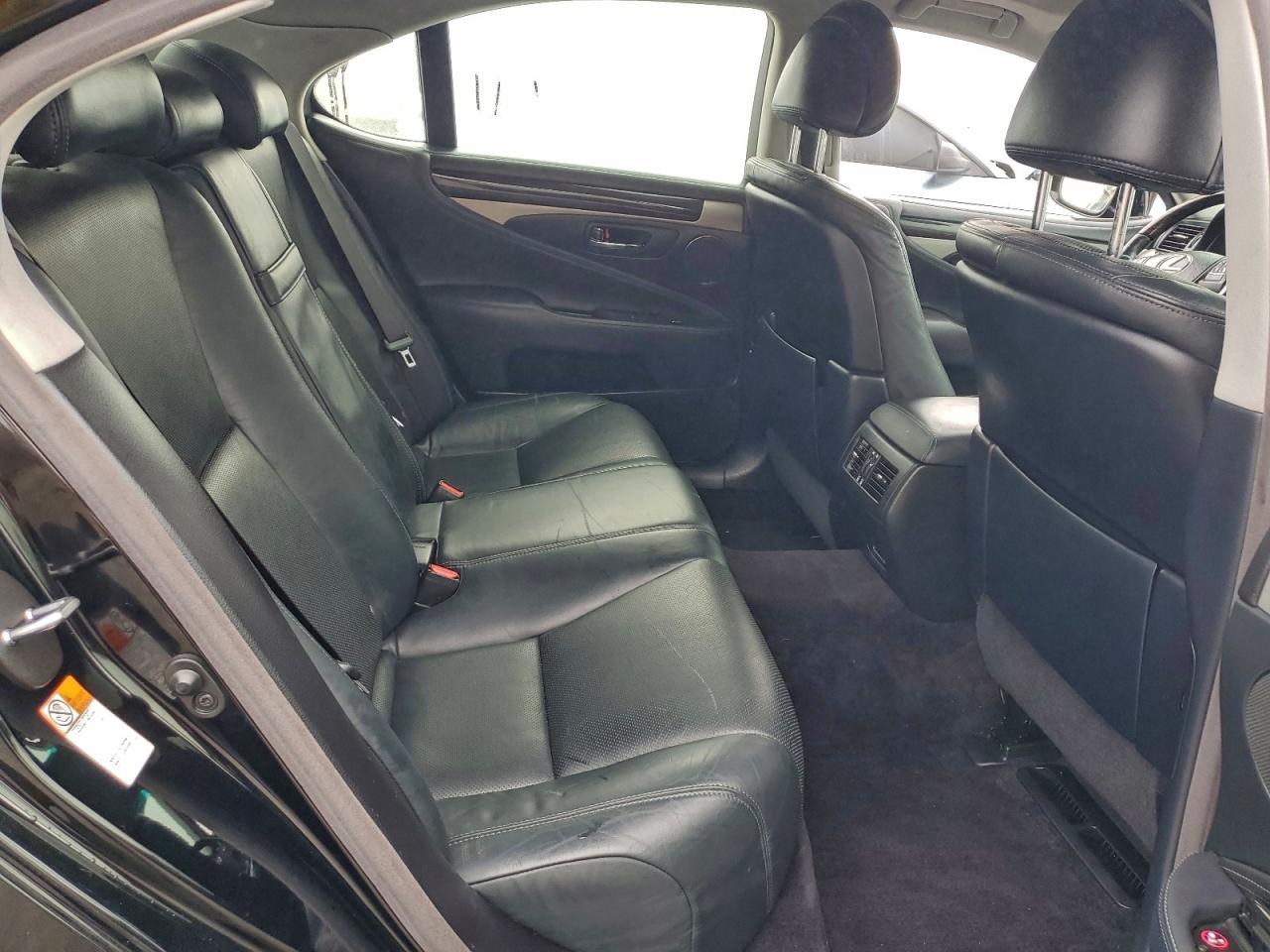 2016 LEXUS LS 460 photo 19