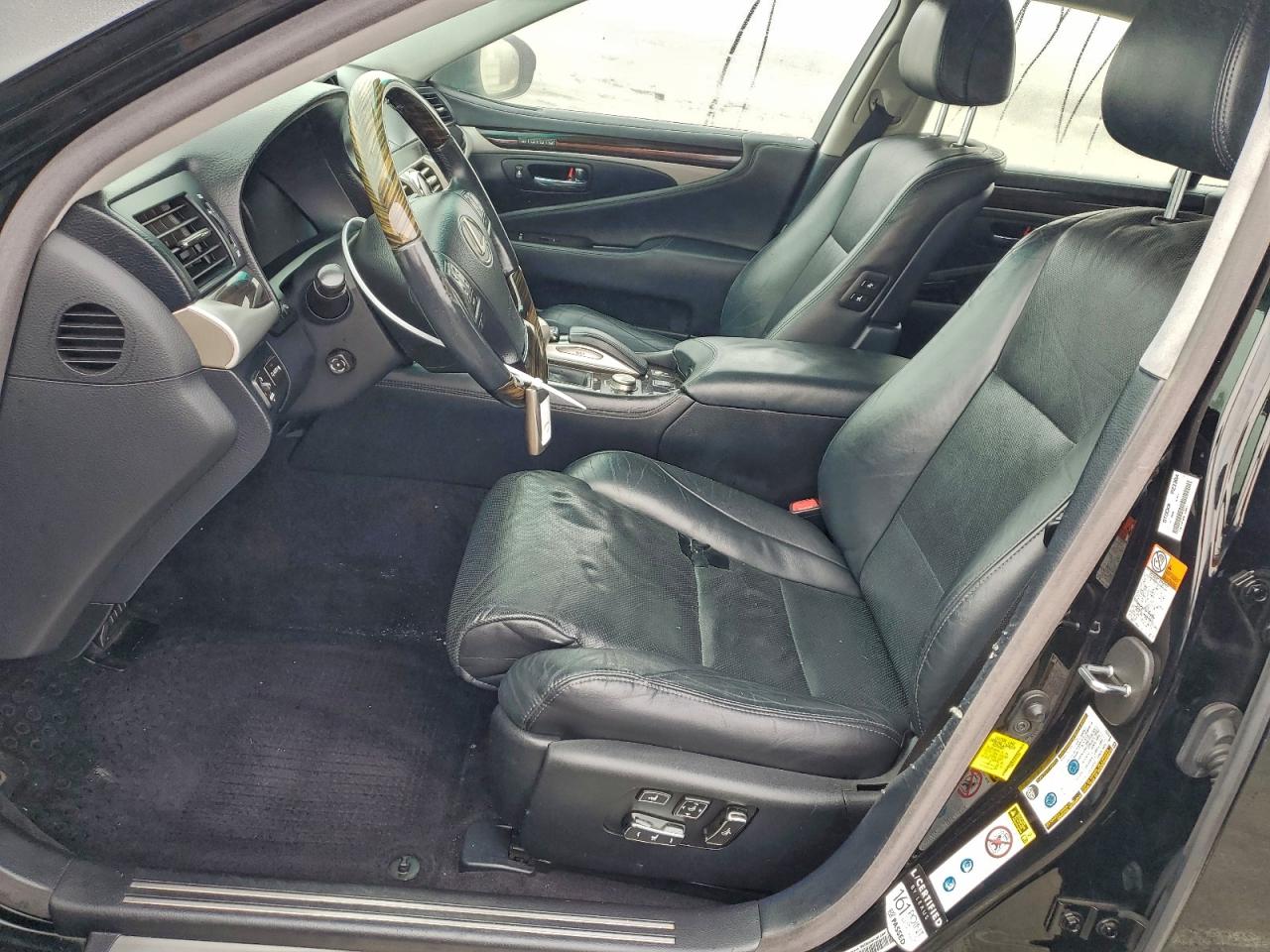 2016 LEXUS LS 460 photo 13