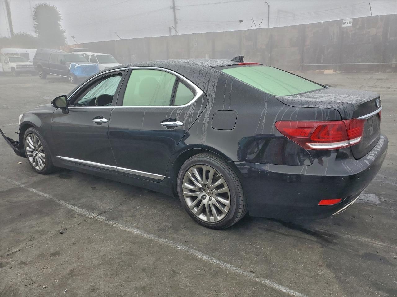 2016 LEXUS LS 460 photo 3