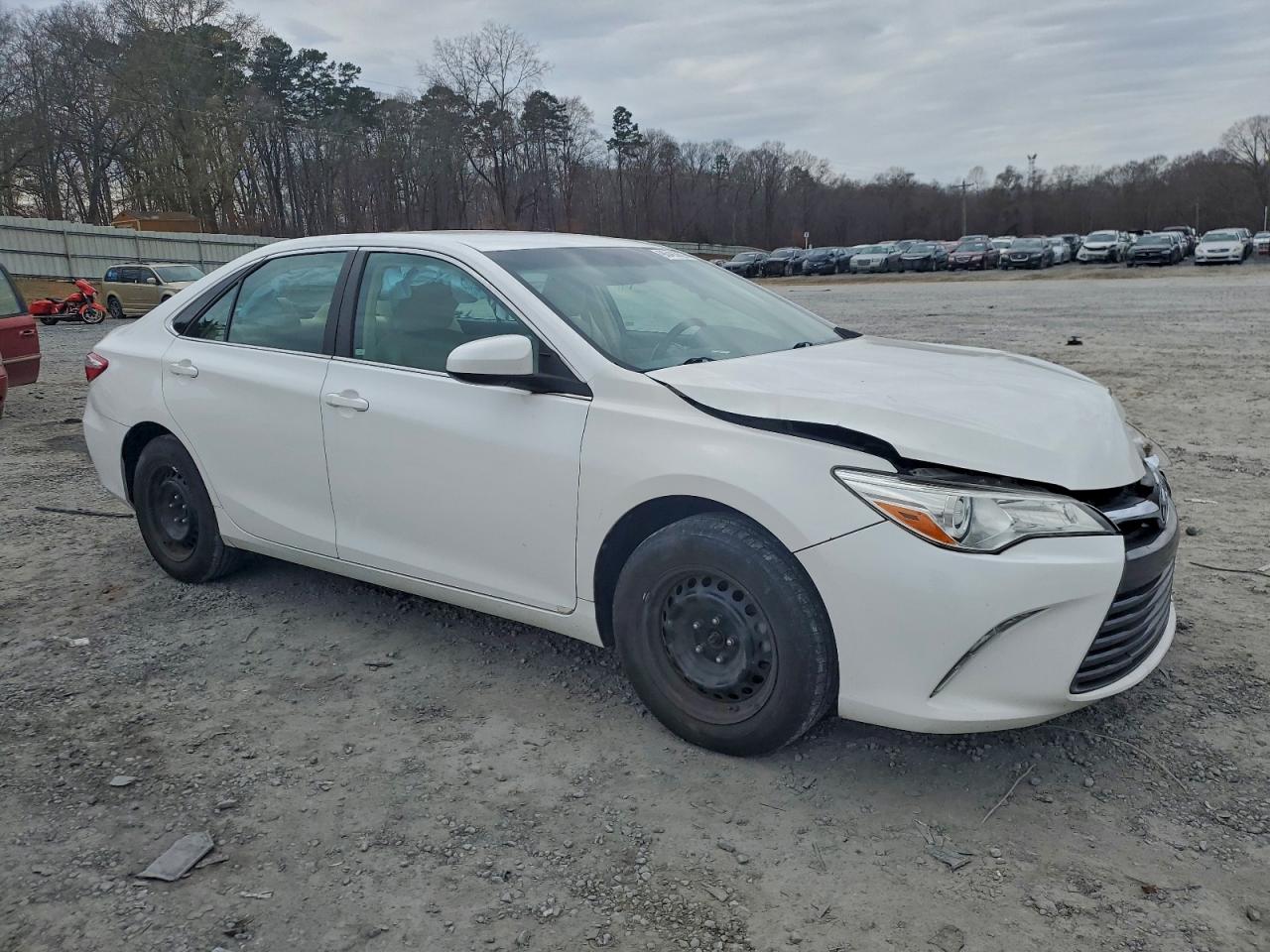 2016 TOYOTA CAMRY LE photo 4