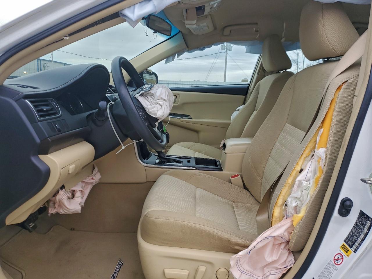 2016 TOYOTA CAMRY LE photo 7