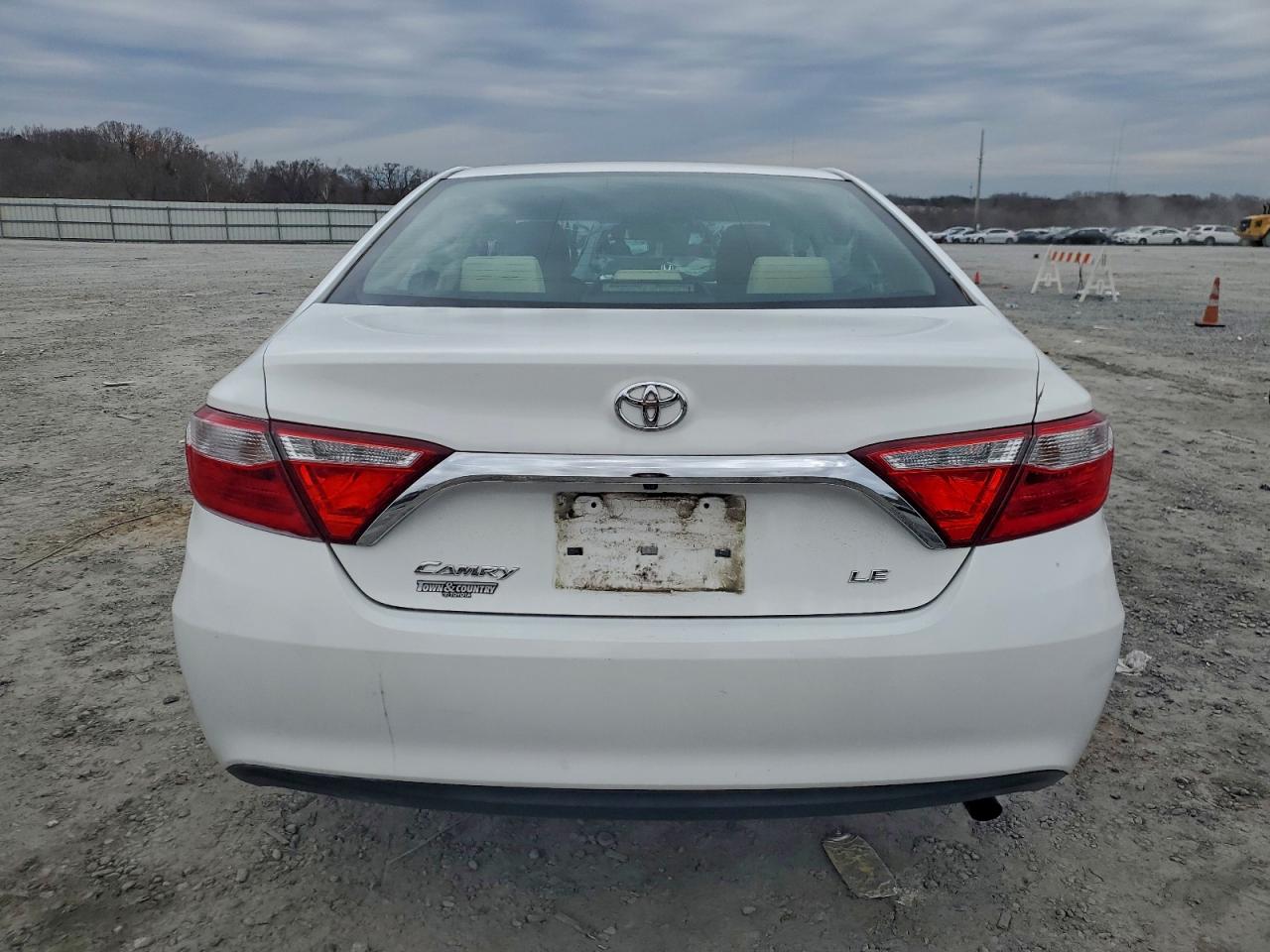 2016 TOYOTA CAMRY LE photo 6