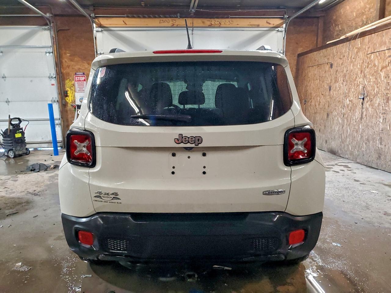 2017 JEEP RENEGADE LATITUDE photo 6
