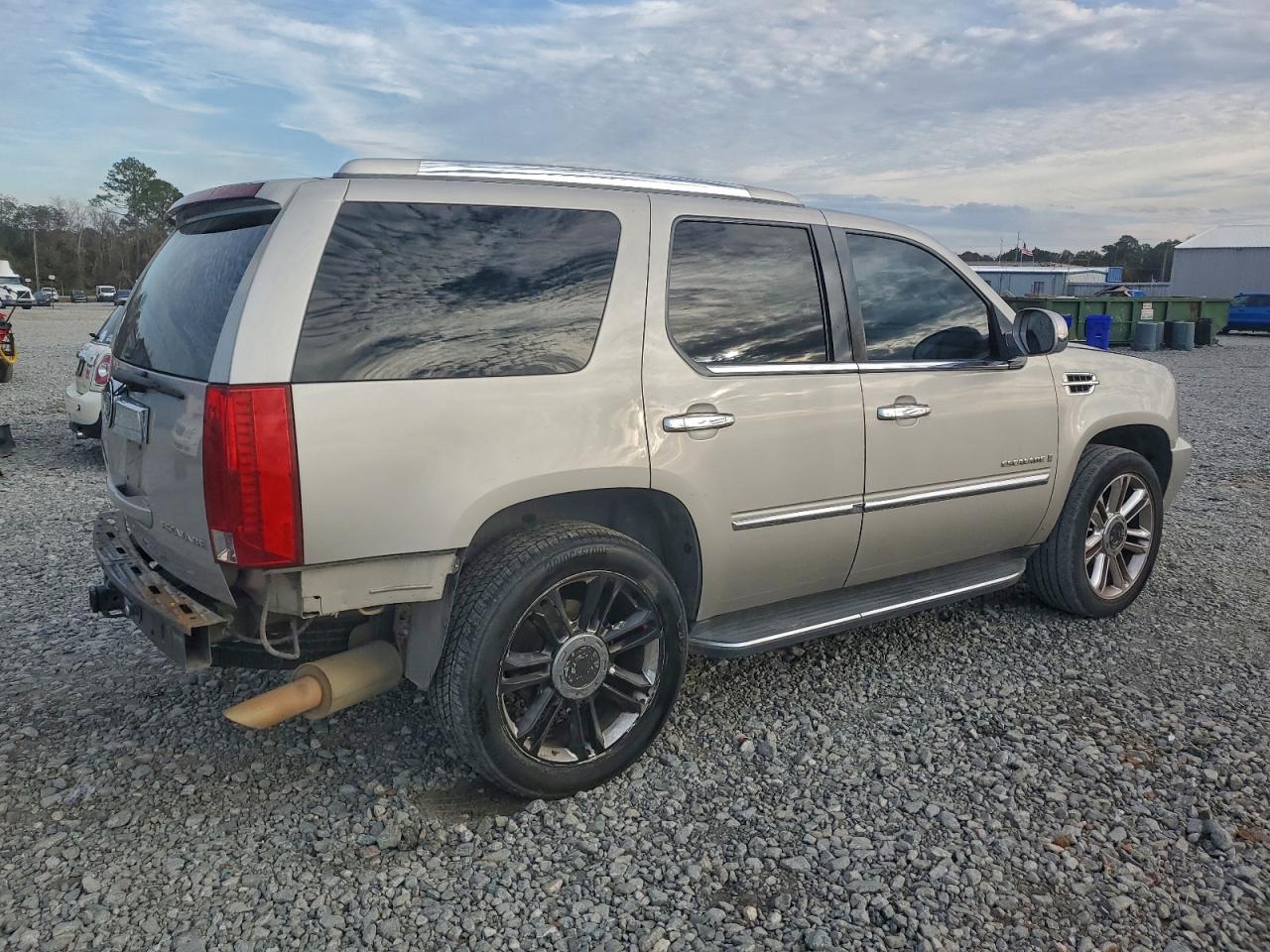 2007 CADILLAC ESCALADE LUXURY photo 3