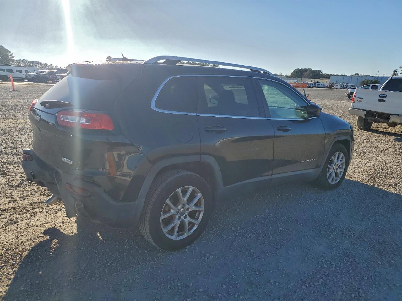 2015 JEEP CHEROKEE LATITUDE photo 3