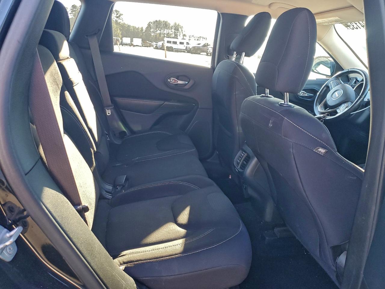 2015 JEEP CHEROKEE LATITUDE photo 11