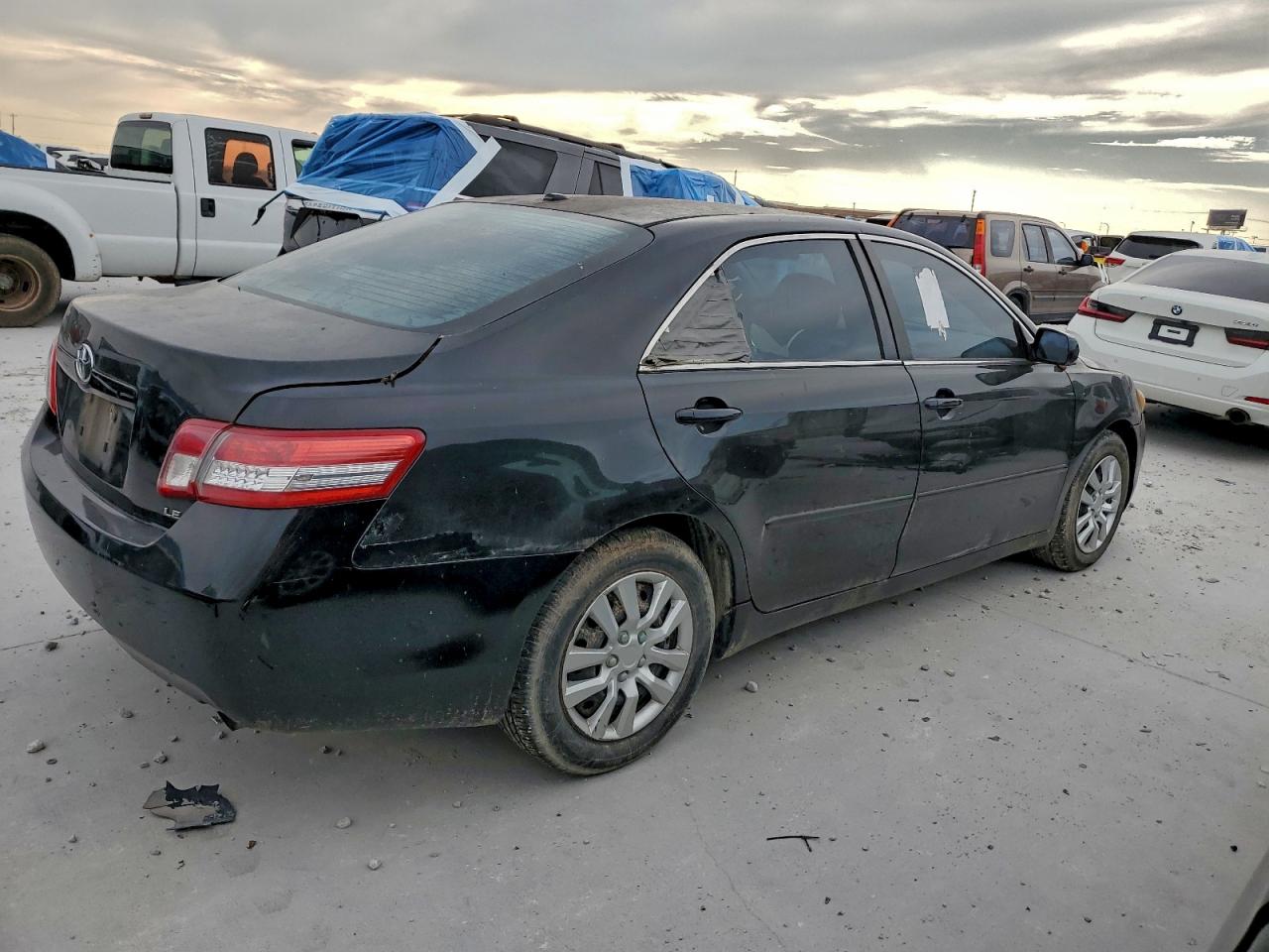 2011 TOYOTA CAMRY BASE photo 3