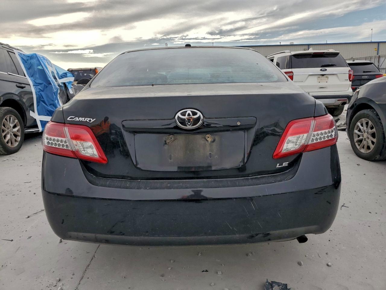 2011 TOYOTA CAMRY BASE photo 6
