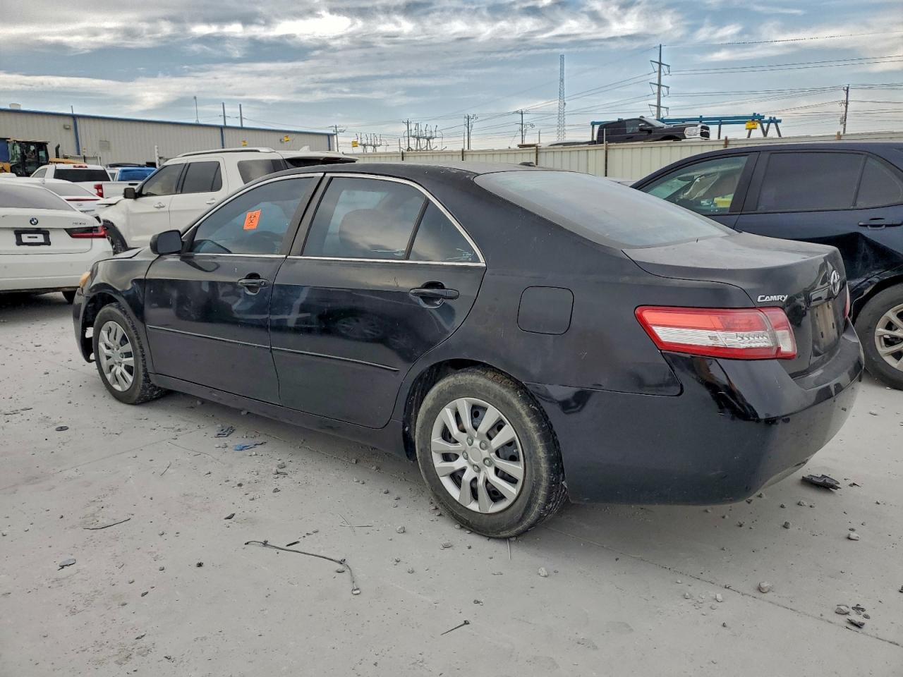 2011 TOYOTA CAMRY BASE photo 2