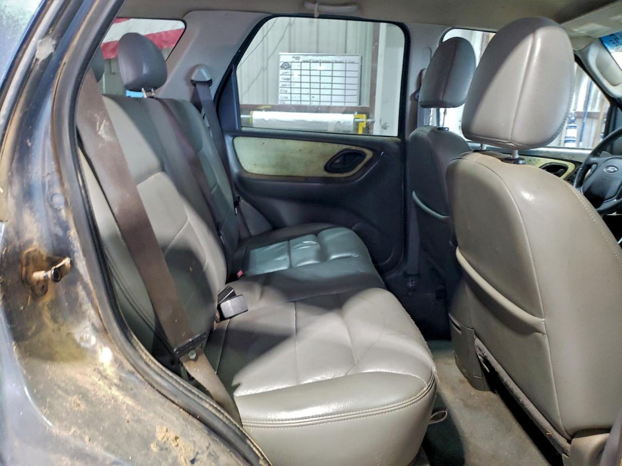 2005 FORD ESCAPE XLT photo 11