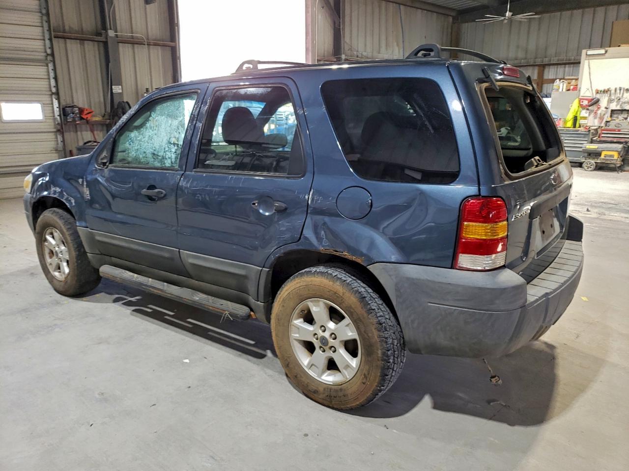 2005 FORD ESCAPE XLT photo 2