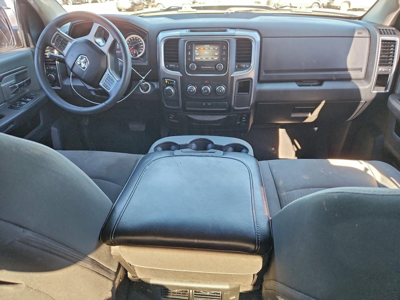 2021 RAM 1500 CLASSIC SLT photo 8