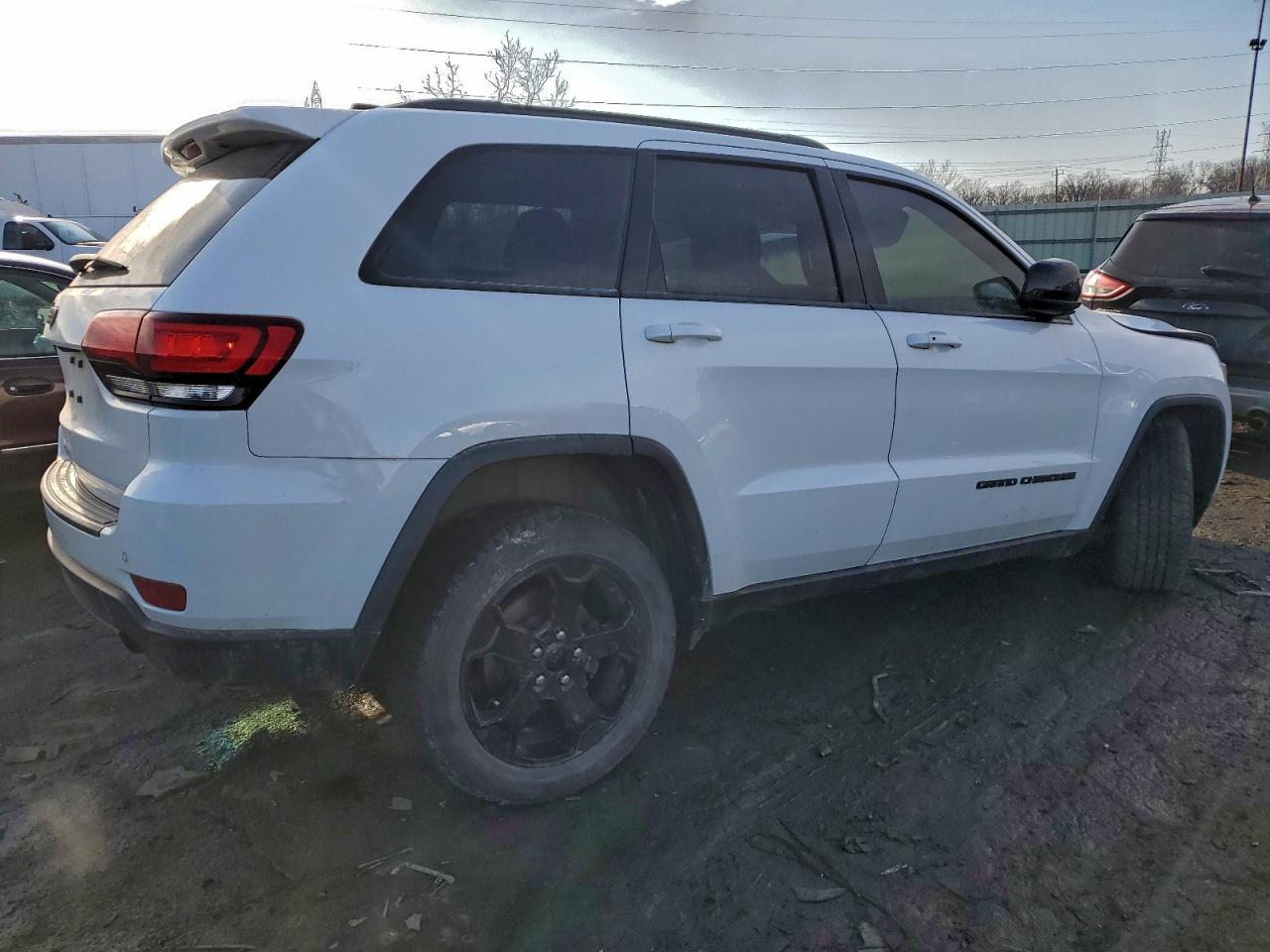 2019 JEEP GRAND CHEROKEE LAREDO photo 3