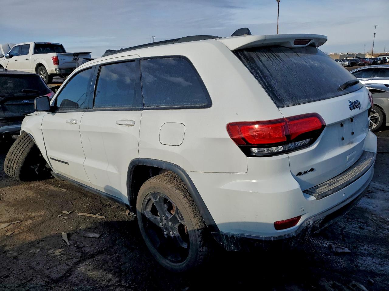2019 JEEP GRAND CHEROKEE LAREDO photo 2