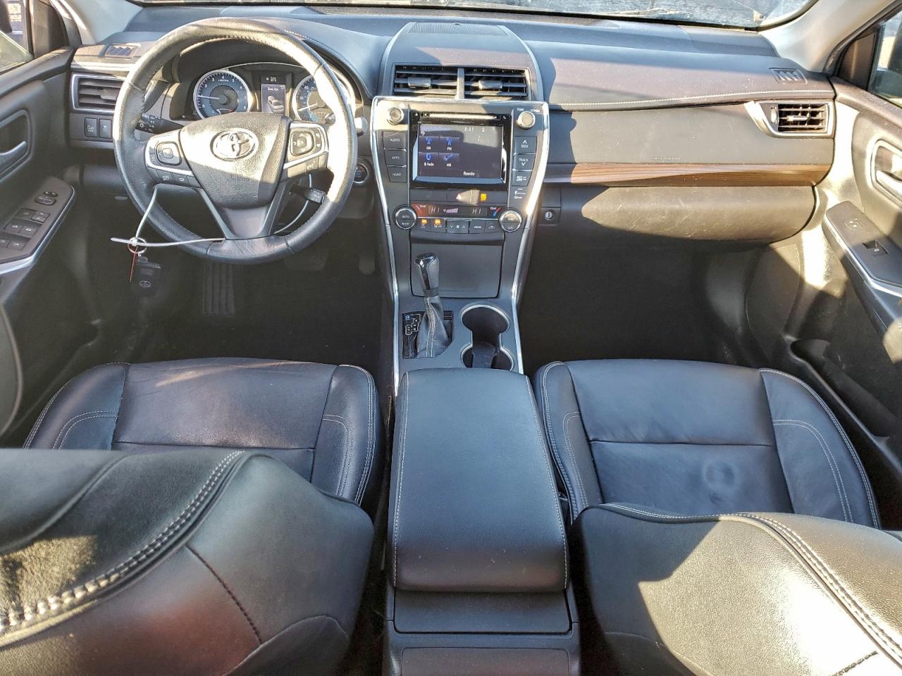 2015 TOYOTA CAMRY LE photo 8