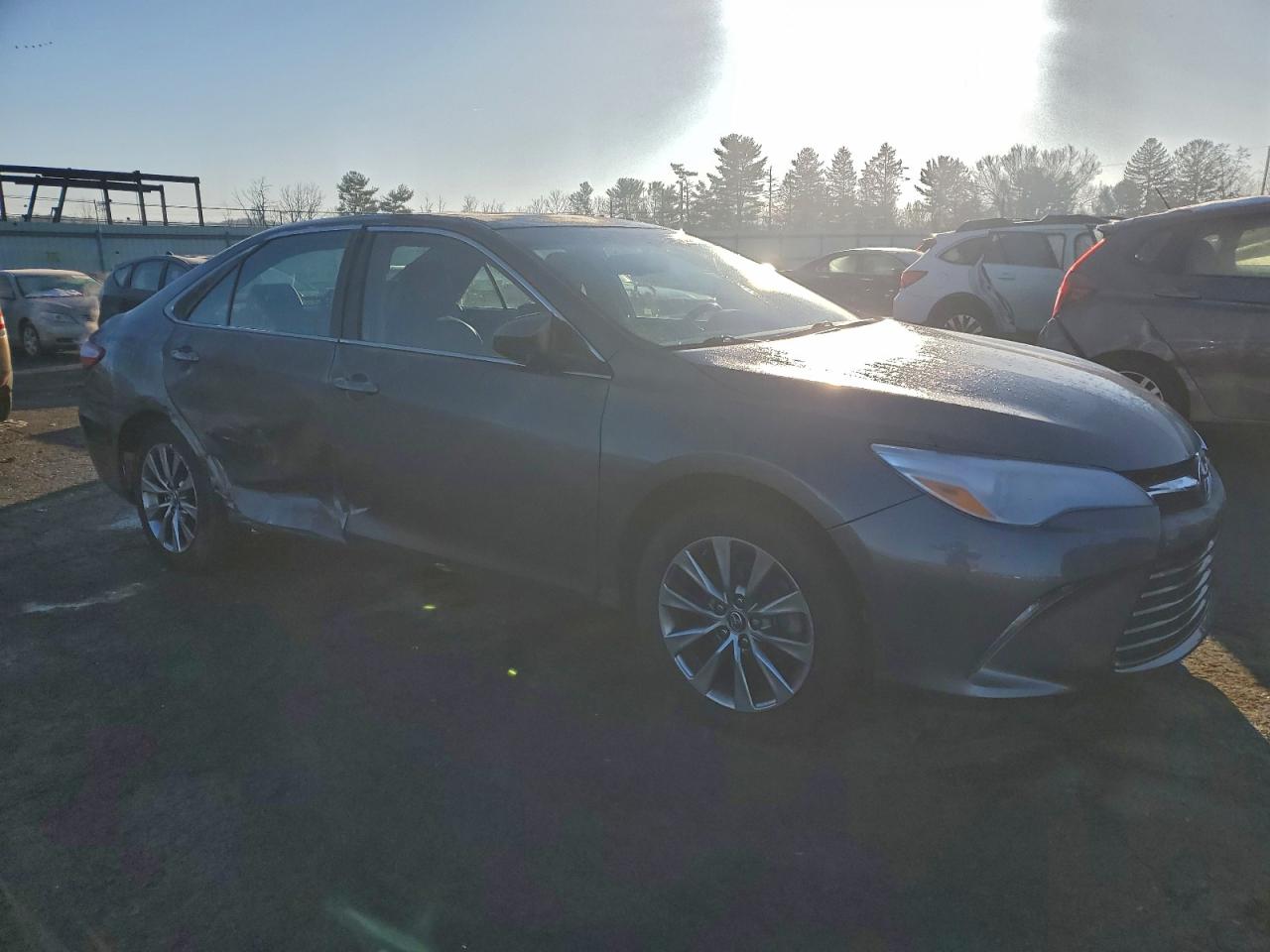 2015 TOYOTA CAMRY LE photo 4