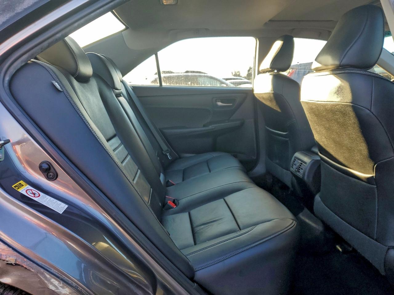 2015 TOYOTA CAMRY LE photo 10