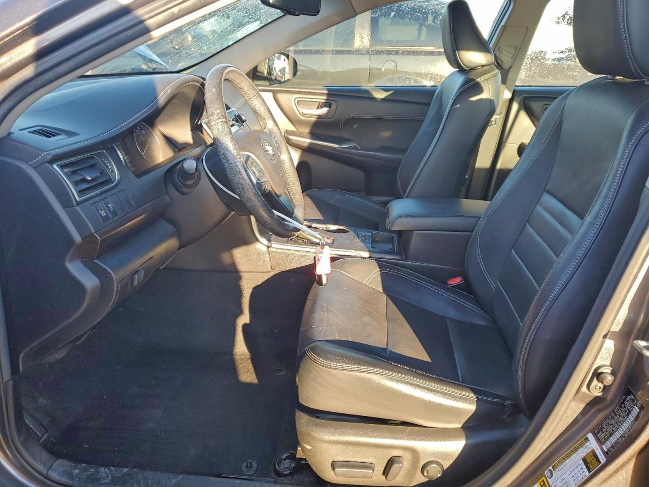 2015 TOYOTA CAMRY LE photo 7