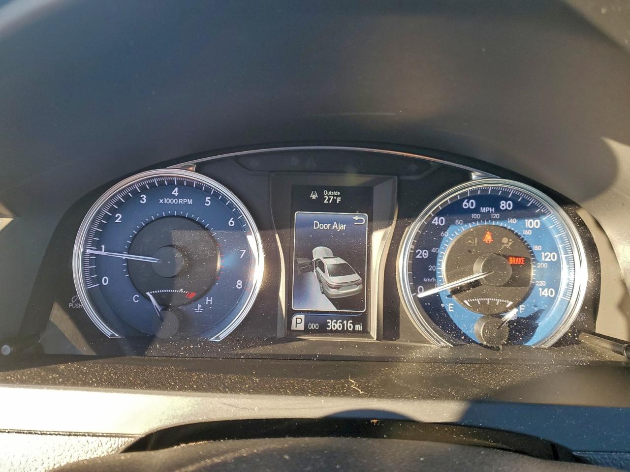 2015 TOYOTA CAMRY LE photo 9