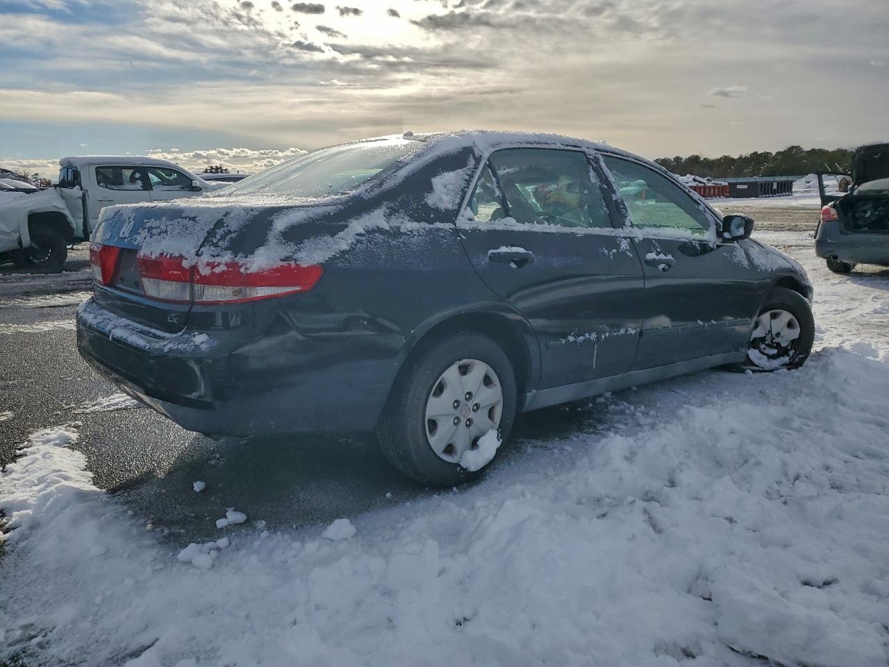 2004 HONDA ACCORD LX photo 3