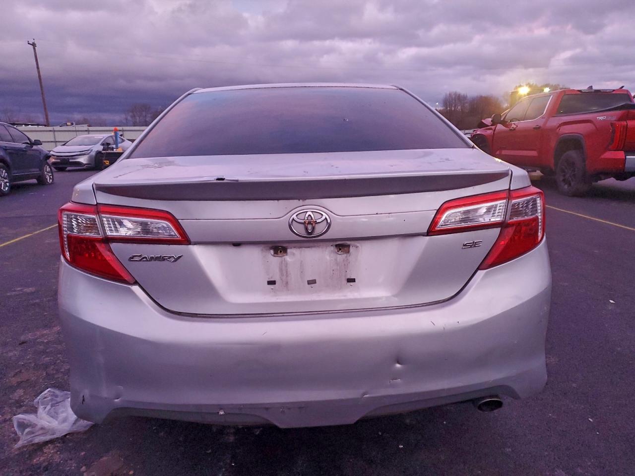 2014 TOYOTA CAMRY L photo 6