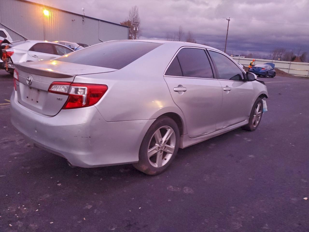 2014 TOYOTA CAMRY L photo 3