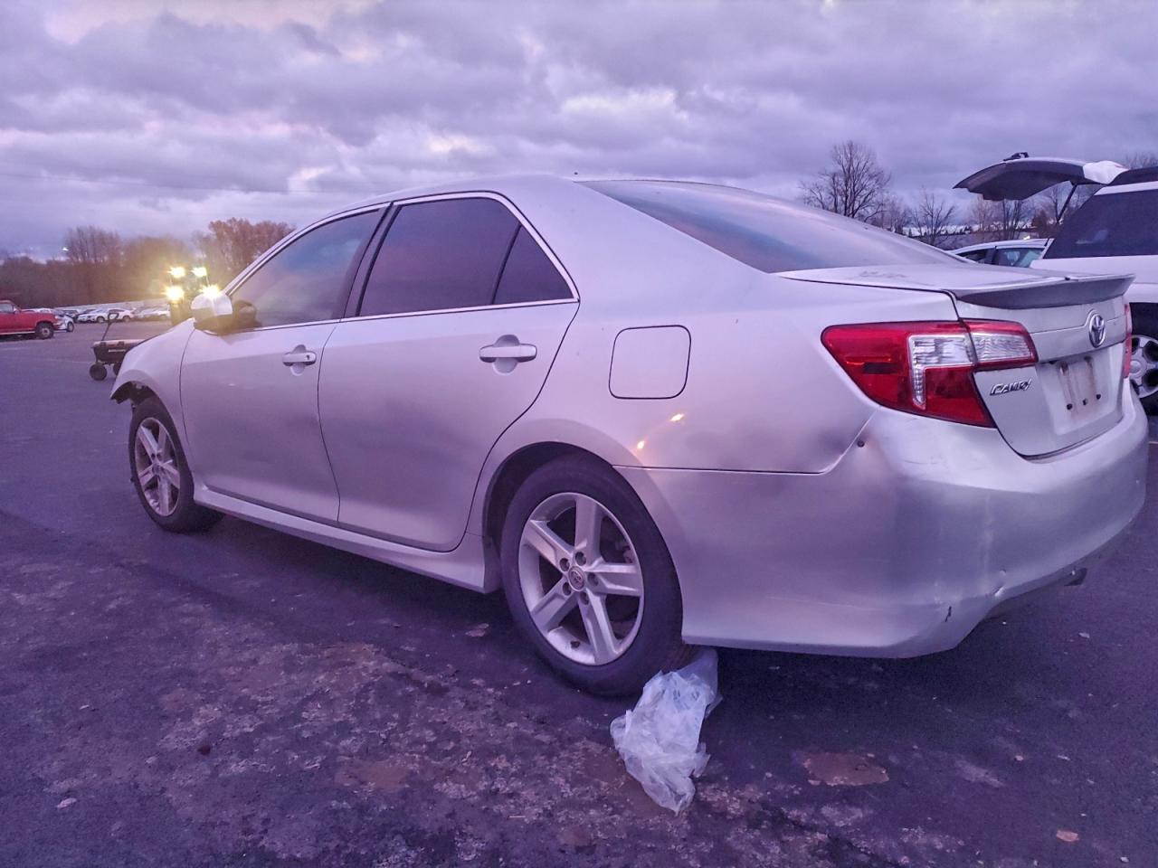 2014 TOYOTA CAMRY L photo 2