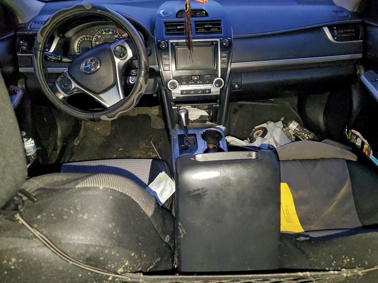 2014 TOYOTA CAMRY L photo 8