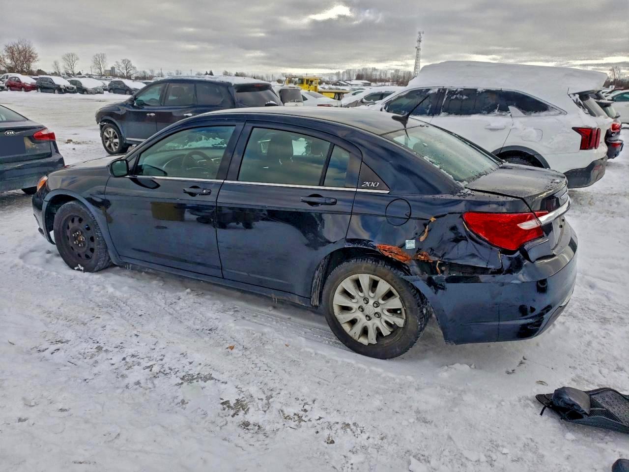 2013 CHRYSLER 200 LX photo 2