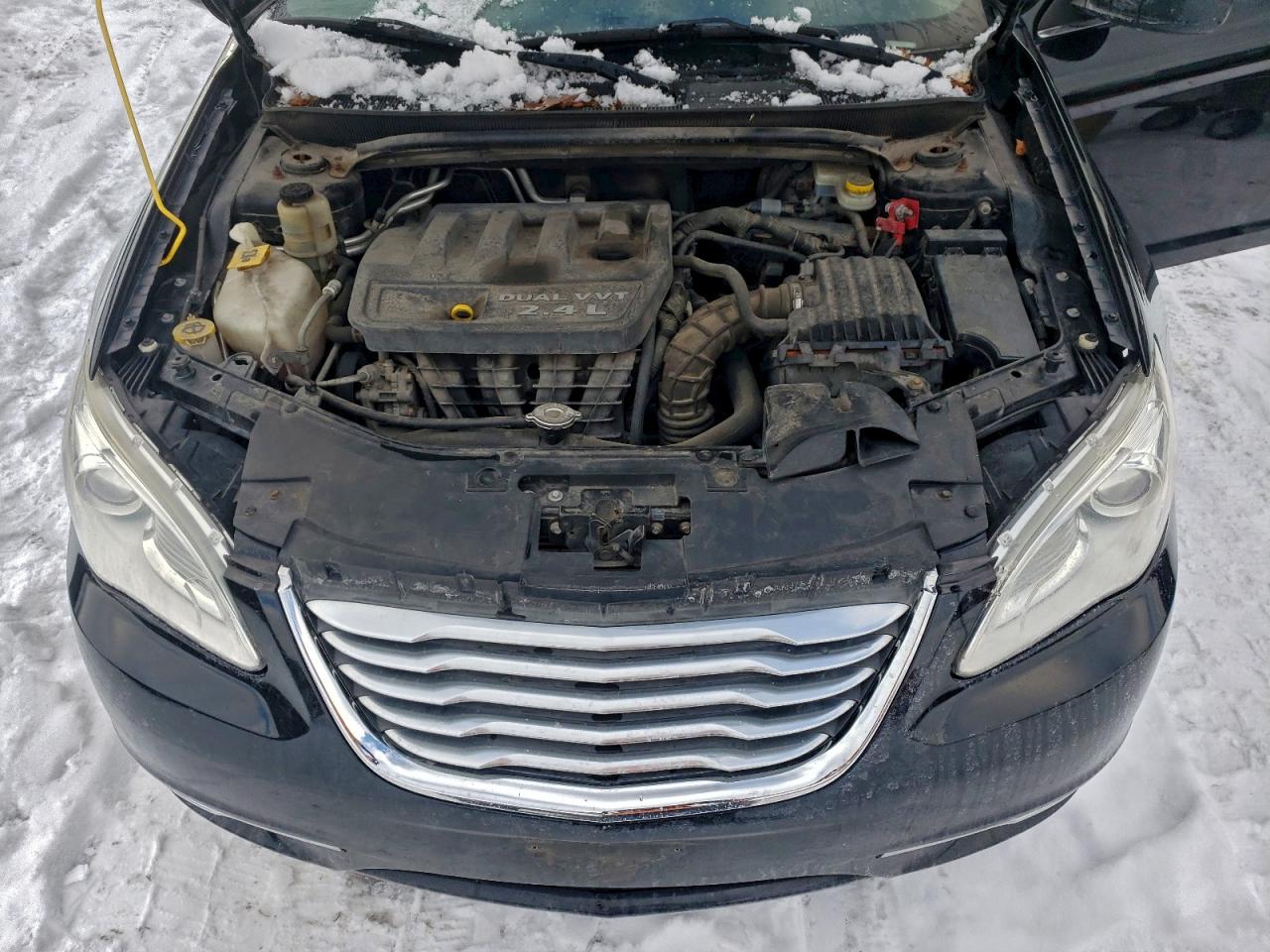 2013 CHRYSLER 200 LX photo 11