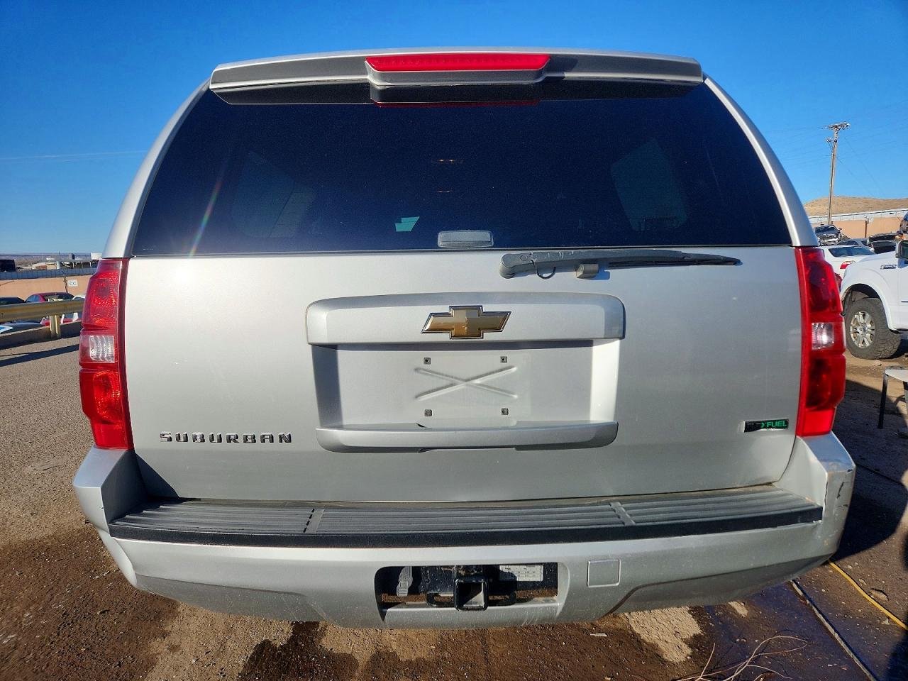 2010 CHEVROLET SUBURBAN K1500 LS photo 6
