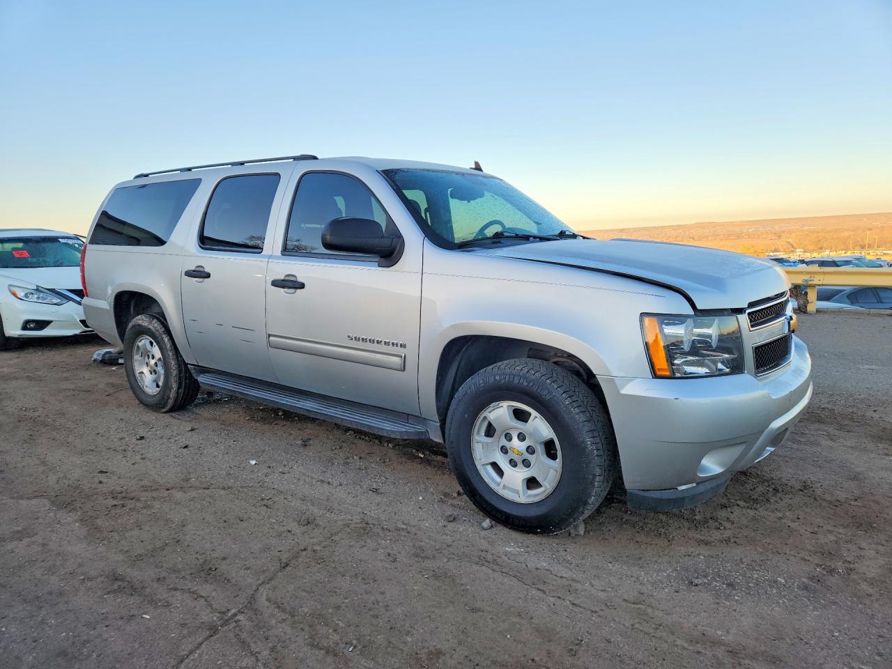2010 CHEVROLET SUBURBAN K1500 LS photo 4
