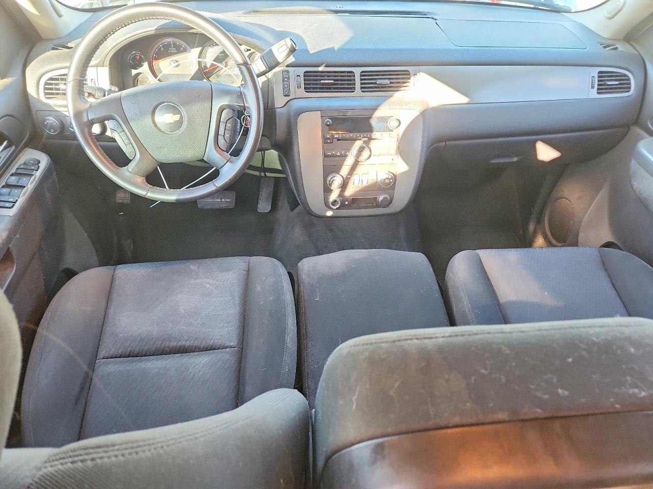 2010 CHEVROLET SUBURBAN K1500 LS photo 8