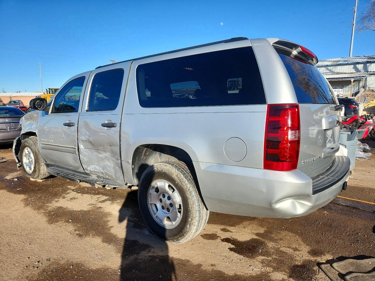 2010 CHEVROLET SUBURBAN K1500 LS photo 2