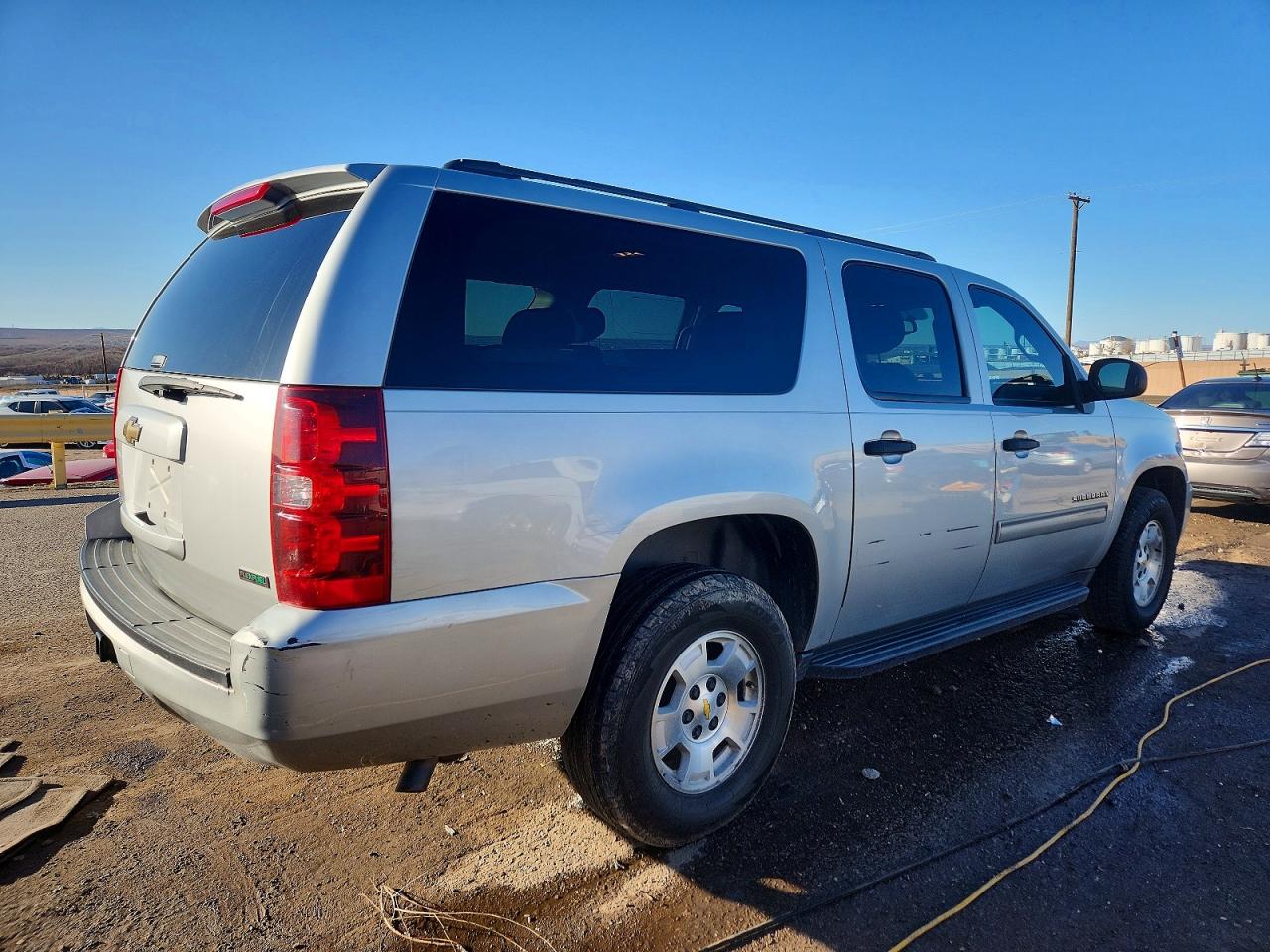 2010 CHEVROLET SUBURBAN K1500 LS photo 3