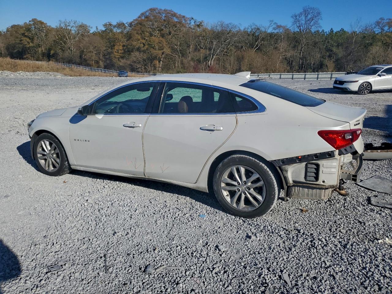 2016 CHEVROLET MALIBU LT photo 2