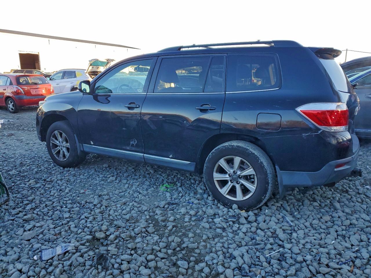 2013 TOYOTA HIGHLANDER BASE photo 2