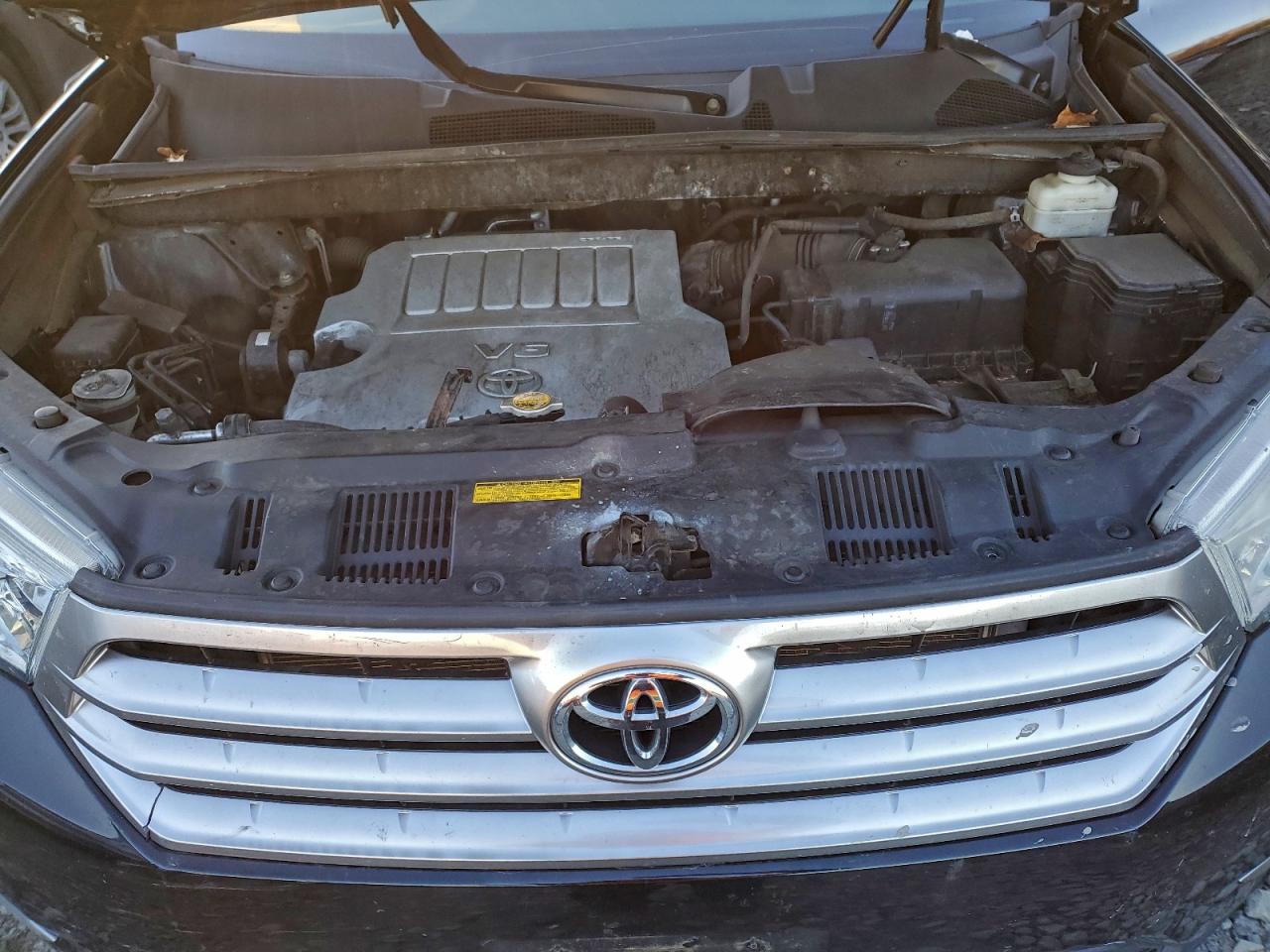 2013 TOYOTA HIGHLANDER BASE photo 12