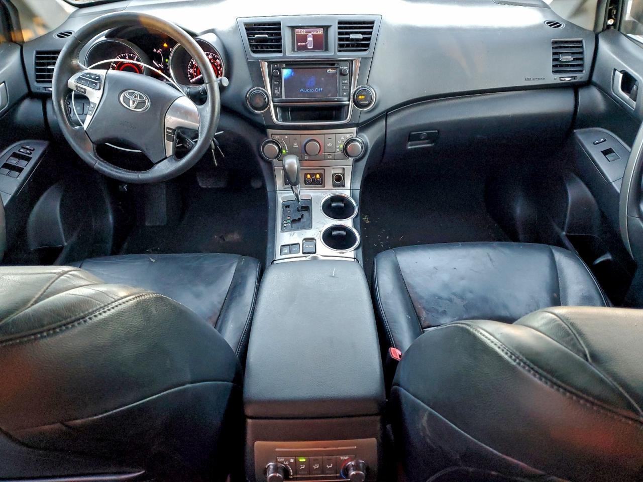 2013 TOYOTA HIGHLANDER BASE photo 8