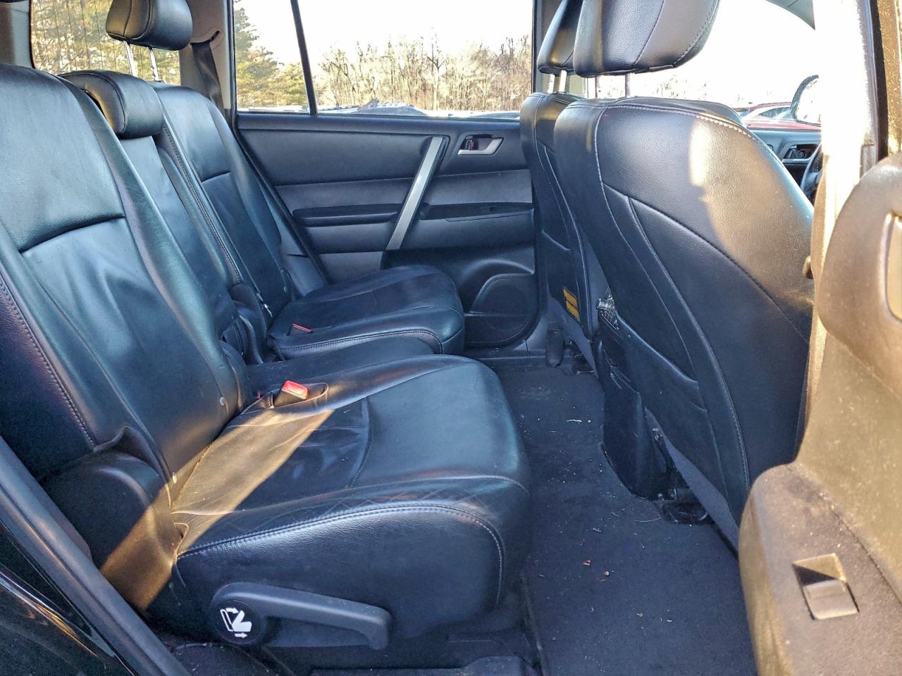 2013 TOYOTA HIGHLANDER BASE photo 11