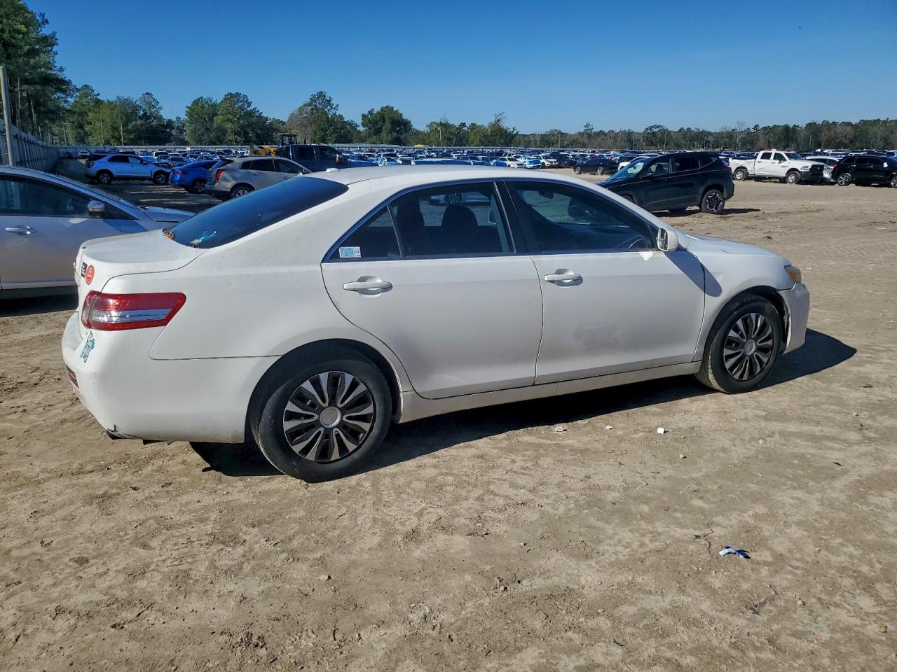 2011 TOYOTA CAMRY BASE photo 3