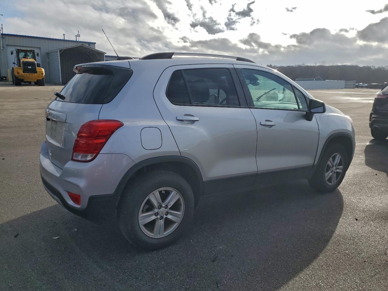 2021 CHEVROLET TRAX 1LT photo 3