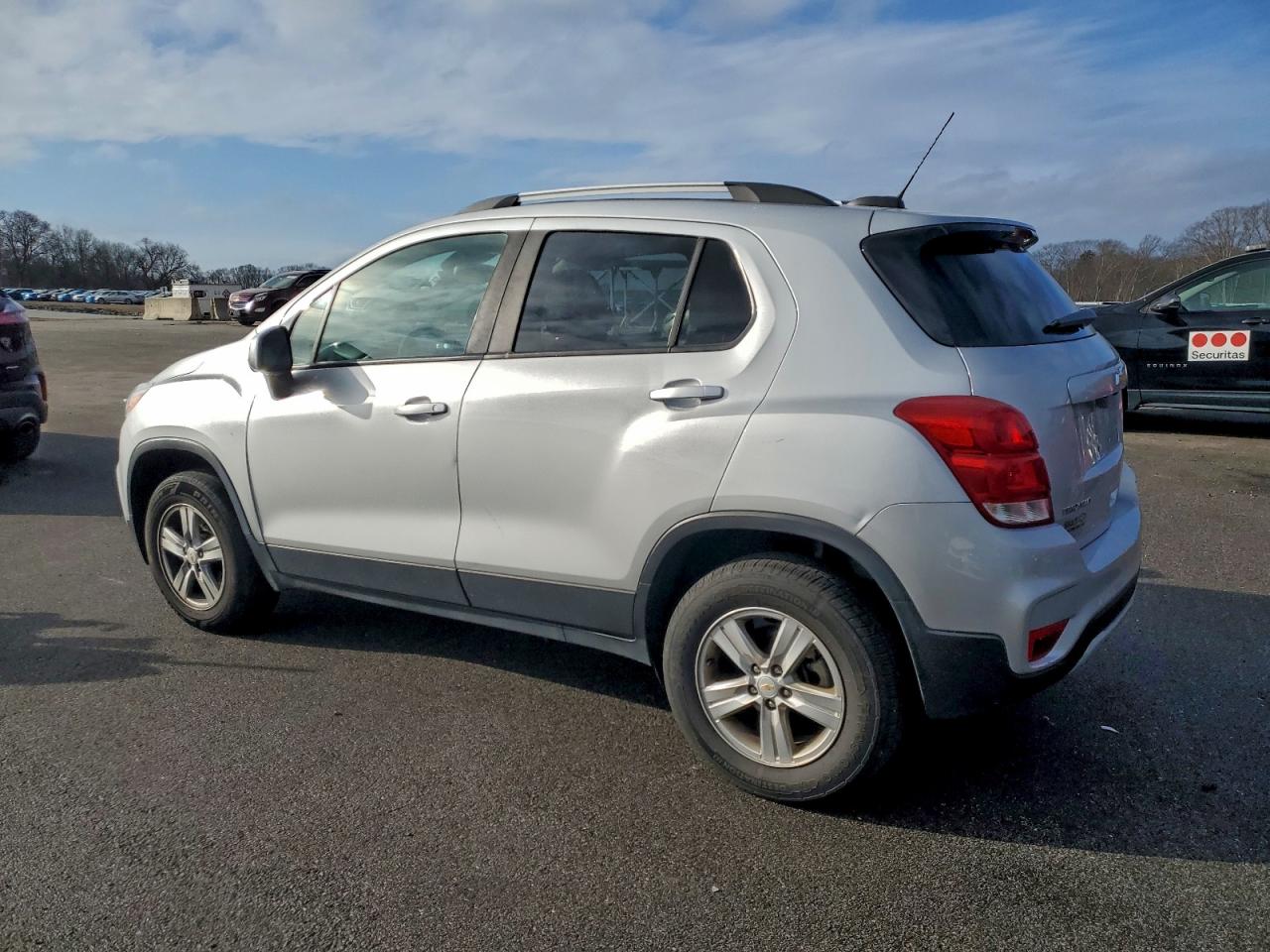 2021 CHEVROLET TRAX 1LT photo 2