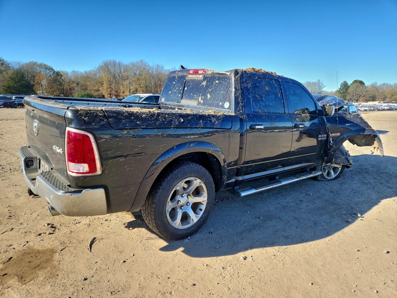 2015 RAM 1500 LARAMIE photo 3