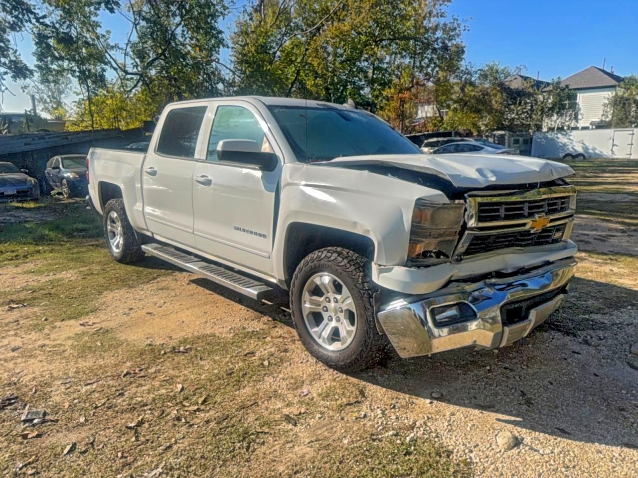 2015 CHEVROLET SILVERADO K1500 LT — FRONT END damage — photo 1